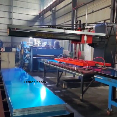 Máy pha lê được lắp đặt trên sàn với bộ máy servo có thể tùy chỉnh machine pha lê